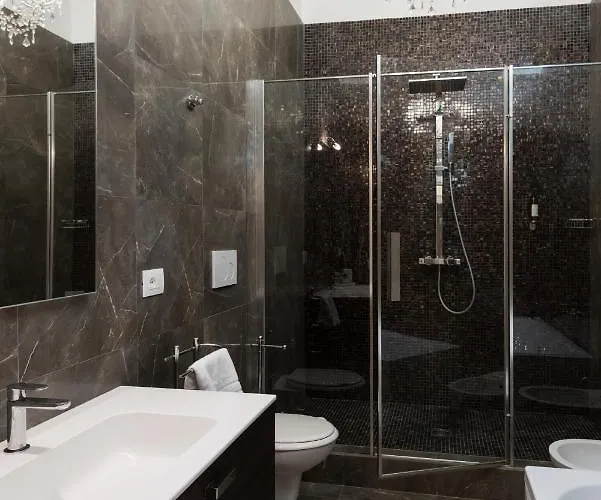 Vatican Imperial 2840sq Ft רומא