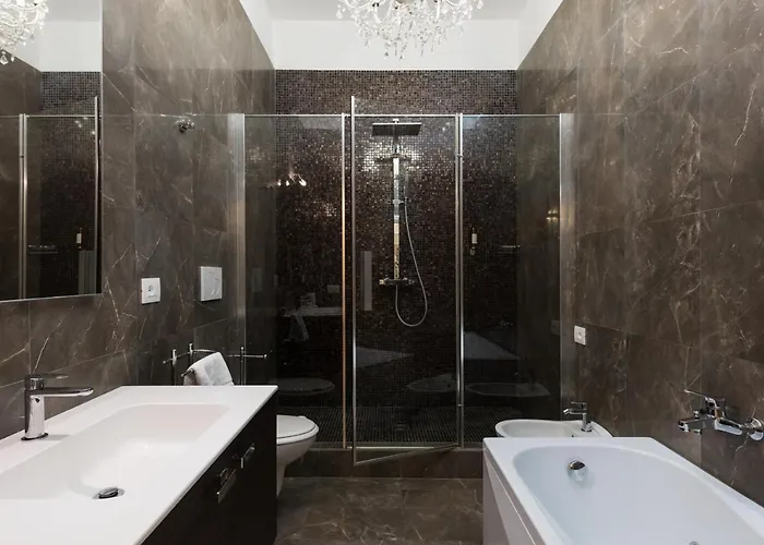 Vatican Imperial 2840sq Ft דירה *