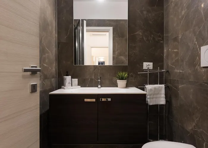 Vatican Imperial 2840sq Ft רומא